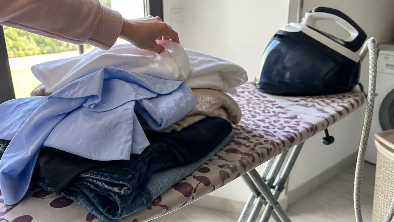 Repassage successif de plusieurs textiles avec une centrale vapeur